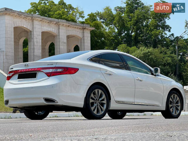 Белый Хендай Грандер, объемом двигателя 3 л и пробегом 150 тыс. км за 16000 $, фото 3 на Automoto.ua