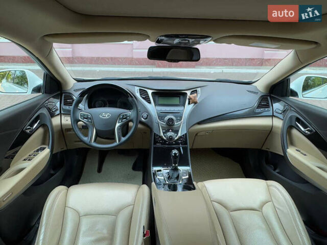 Белый Хендай Грандер, объемом двигателя 3 л и пробегом 150 тыс. км за 16000 $, фото 30 на Automoto.ua