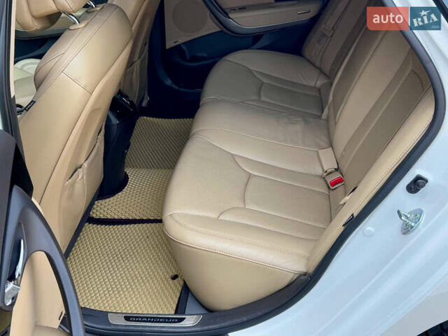 Белый Хендай Грандер, объемом двигателя 3 л и пробегом 150 тыс. км за 16000 $, фото 20 на Automoto.ua