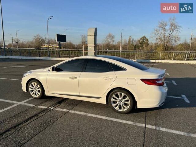 Белый Хендай Грандер, объемом двигателя 3 л и пробегом 131 тыс. км за 12500 $, фото 1 на Automoto.ua