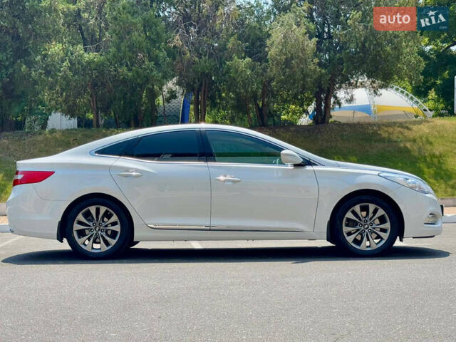 Белый Хендай Грандер, объемом двигателя 3 л и пробегом 150 тыс. км за 16000 $, фото 2 на Automoto.ua