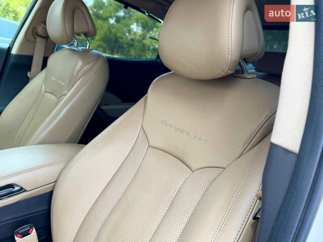 Белый Хендай Грандер, объемом двигателя 3 л и пробегом 150 тыс. км за 16000 $, фото 18 на Automoto.ua