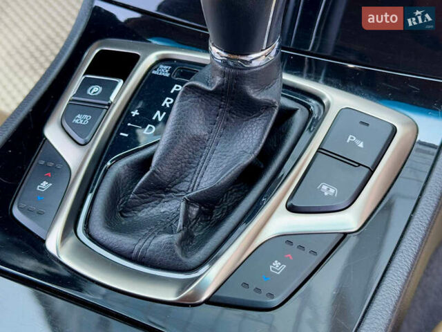 Белый Хендай Грандер, объемом двигателя 3 л и пробегом 150 тыс. км за 16000 $, фото 26 на Automoto.ua