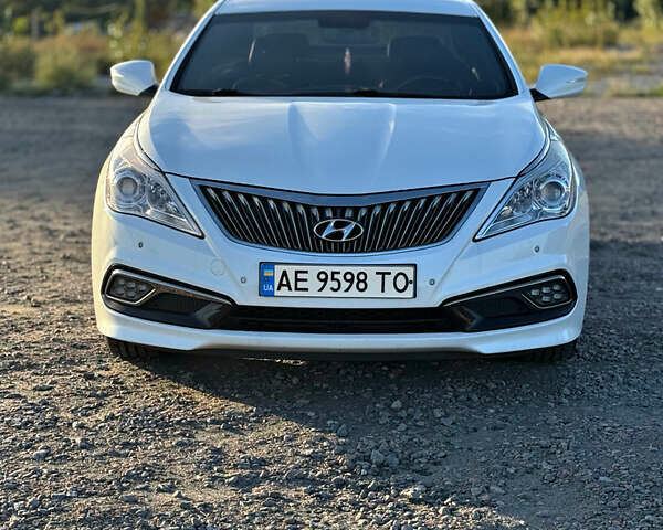 Білий Хендай Грандер, об'ємом двигуна 3 л та пробігом 170 тис. км за 12500 $, фото 1 на Automoto.ua