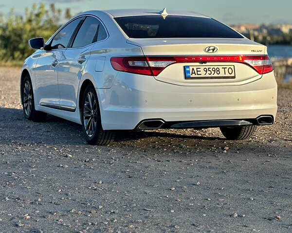 Білий Хендай Грандер, об'ємом двигуна 3 л та пробігом 170 тис. км за 12500 $, фото 4 на Automoto.ua