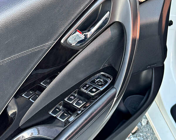 Білий Хендай Грандер, об'ємом двигуна 3 л та пробігом 170 тис. км за 12500 $, фото 10 на Automoto.ua