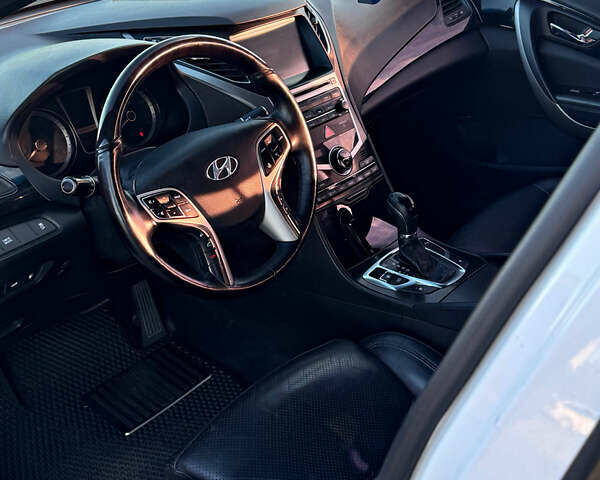 Білий Хендай Грандер, об'ємом двигуна 3 л та пробігом 170 тис. км за 12500 $, фото 9 на Automoto.ua