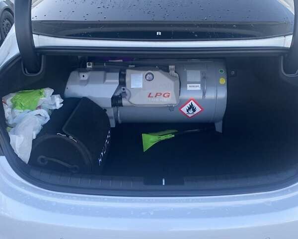 Белый Хендай Грандер, объемом двигателя 3 л и пробегом 178 тыс. км за 14500 $, фото 17 на Automoto.ua