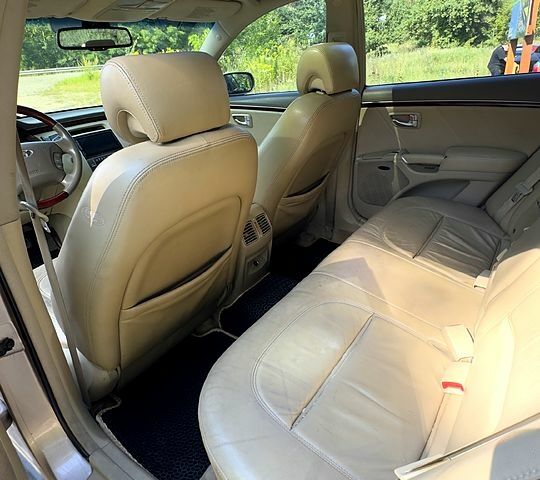 Бежевый Хендай Грандер, объемом двигателя 3.3 л и пробегом 286 тыс. км за 4700 $, фото 2 на Automoto.ua