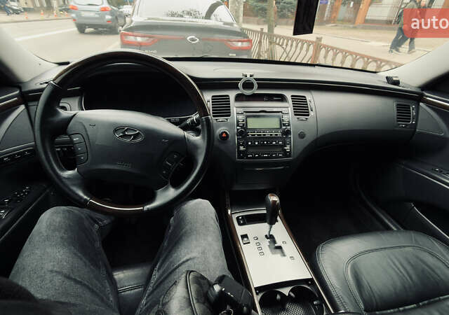 Черный Хендай Грандер, объемом двигателя 3.3 л и пробегом 165 тыс. км за 7990 $, фото 1 на Automoto.ua