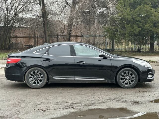 Чорний Хендай Грандер, об'ємом двигуна 3 л та пробігом 260 тис. км за 7777 $, фото 4 на Automoto.ua