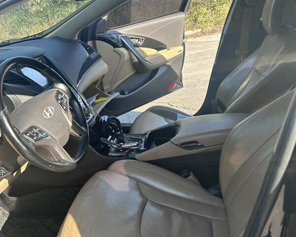 Черный Хендай Грандер, объемом двигателя 3 л и пробегом 192 тыс. км за 10400 $, фото 12 на Automoto.ua