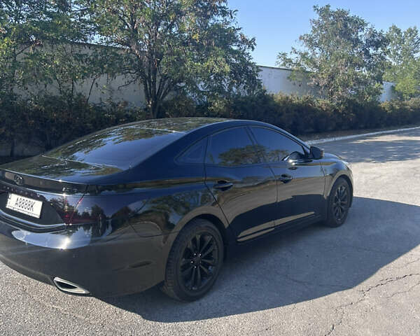 Черный Хендай Грандер, объемом двигателя 3 л и пробегом 192 тыс. км за 10400 $, фото 3 на Automoto.ua