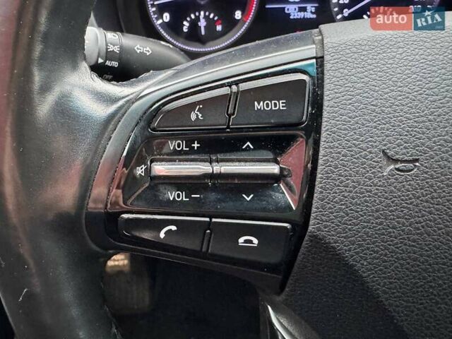 Чорний Хендай Грандер, об'ємом двигуна 3 л та пробігом 233 тис. км за 16990 $, фото 19 на Automoto.ua