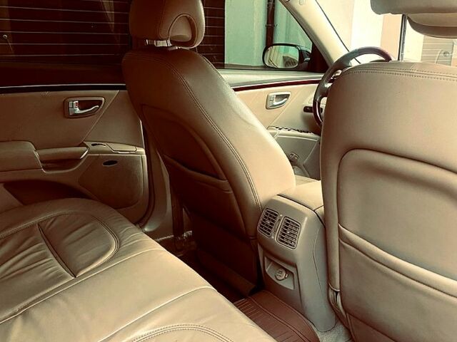 Коричневый Хендай Грандер, объемом двигателя 3.3 л и пробегом 305 тыс. км за 5300 $, фото 7 на Automoto.ua