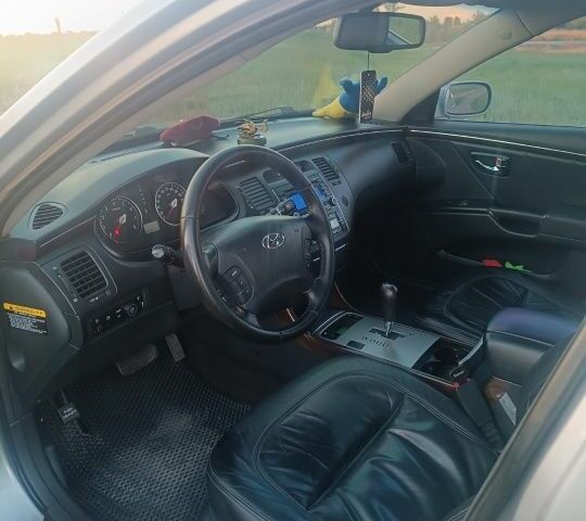 Серый Хендай Грандер, объемом двигателя 2.7 л и пробегом 280 тыс. км за 6700 $, фото 5 на Automoto.ua