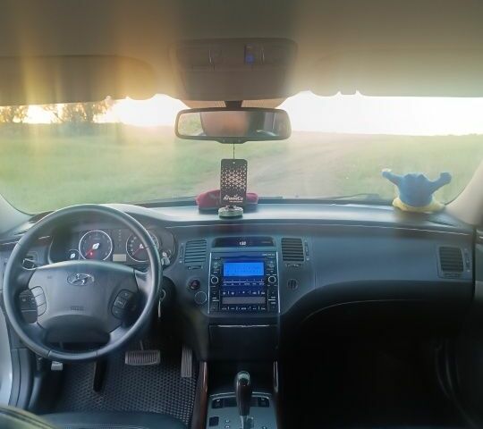 Серый Хендай Грандер, объемом двигателя 2.7 л и пробегом 280 тыс. км за 6700 $, фото 3 на Automoto.ua