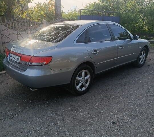 Серый Хендай Грандер, объемом двигателя 2.7 л и пробегом 280 тыс. км за 6700 $, фото 2 на Automoto.ua