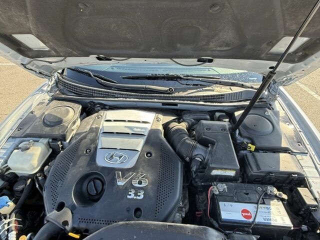 Серый Хендай Грандер, объемом двигателя 3.3 л и пробегом 250 тыс. км за 4999 $, фото 1 на Automoto.ua