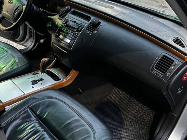 Серый Хендай Грандер, объемом двигателя 3.3 л и пробегом 200 тыс. км за 5800 $, фото 4 на Automoto.ua