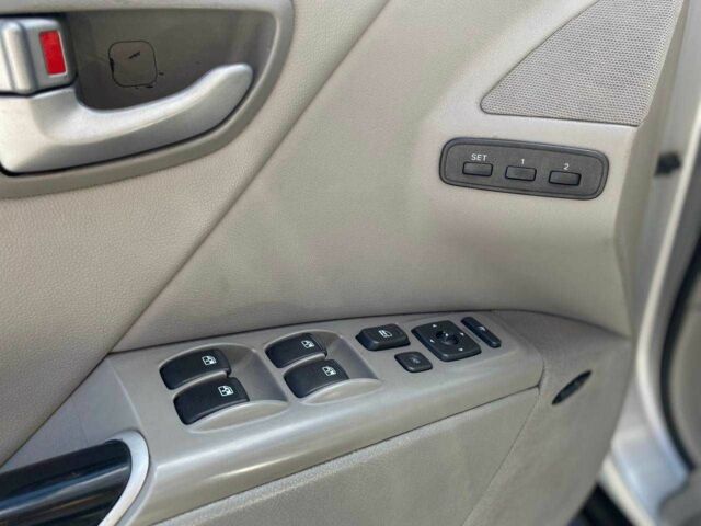 Серый Хендай Грандер, объемом двигателя 3.3 л и пробегом 237 тыс. км за 5290 $, фото 9 на Automoto.ua