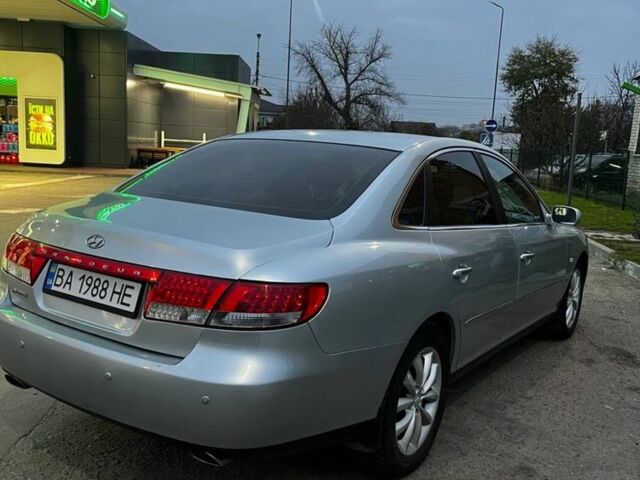 Серый Хендай Грандер, объемом двигателя 3.3 л и пробегом 200 тыс. км за 5800 $, фото 2 на Automoto.ua