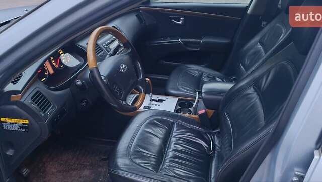 Серый Хендай Грандер, объемом двигателя 3.3 л и пробегом 300 тыс. км за 4900 $, фото 6 на Automoto.ua