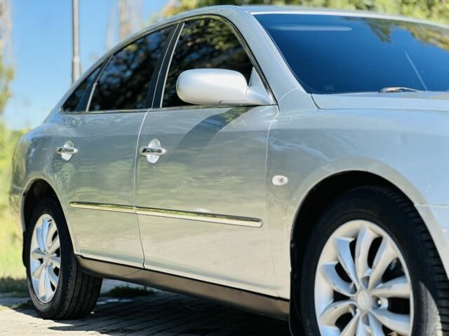 Серый Хендай Грандер, объемом двигателя 3.3 л и пробегом 290 тыс. км за 5700 $, фото 2 на Automoto.ua