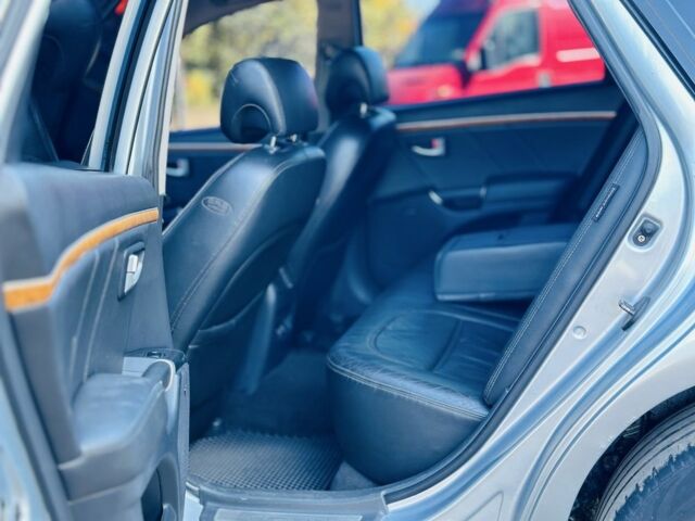 Серый Хендай Грандер, объемом двигателя 3.3 л и пробегом 290 тыс. км за 5700 $, фото 9 на Automoto.ua