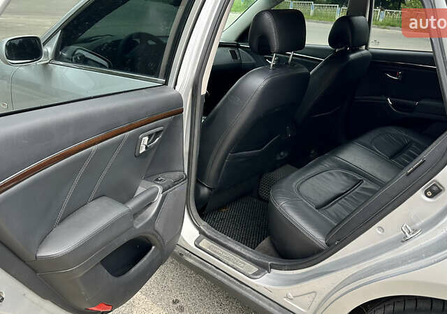 Серый Хендай Грандер, объемом двигателя 2.7 л и пробегом 247 тыс. км за 6700 $, фото 5 на Automoto.ua