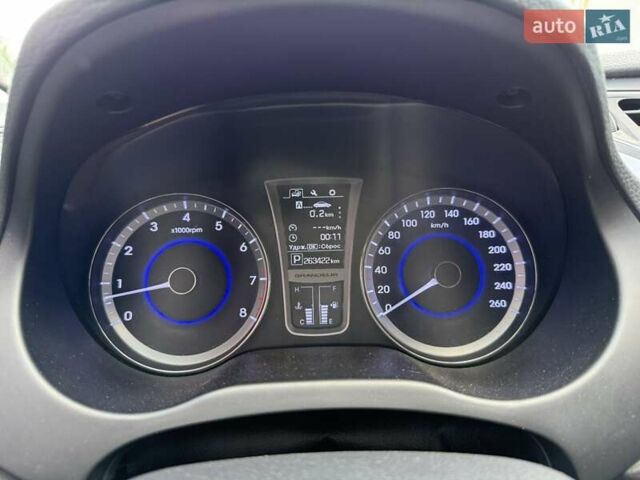 Сірий Хендай Грандер, об'ємом двигуна 3 л та пробігом 263 тис. км за 10500 $, фото 18 на Automoto.ua