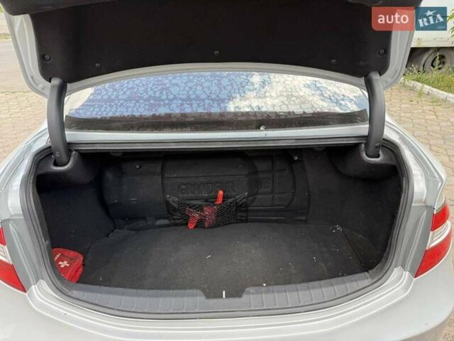 Сірий Хендай Грандер, об'ємом двигуна 3 л та пробігом 263 тис. км за 10500 $, фото 6 на Automoto.ua