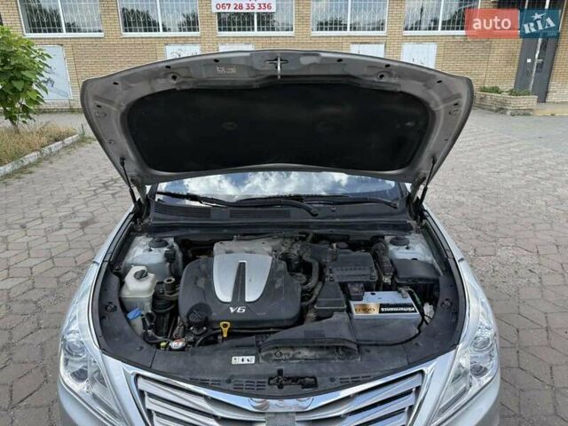 Сірий Хендай Грандер, об'ємом двигуна 3 л та пробігом 263 тис. км за 10500 $, фото 20 на Automoto.ua