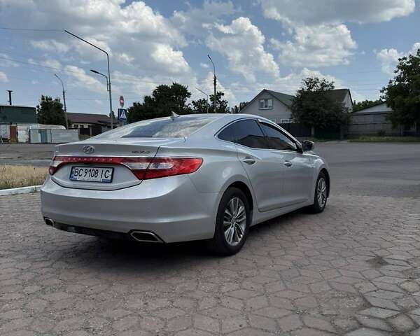 Сірий Хендай Грандер, об'ємом двигуна 3 л та пробігом 263 тис. км за 10500 $, фото 4 на Automoto.ua