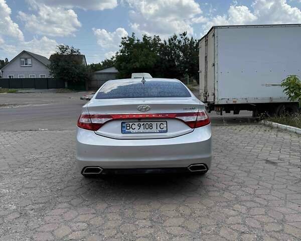 Сірий Хендай Грандер, об'ємом двигуна 3 л та пробігом 263 тис. км за 10500 $, фото 2 на Automoto.ua