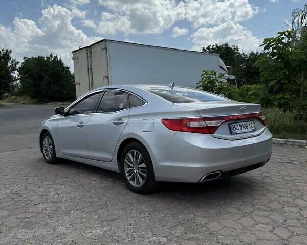 Сірий Хендай Грандер, об'ємом двигуна 3 л та пробігом 263 тис. км за 10500 $, фото 5 на Automoto.ua