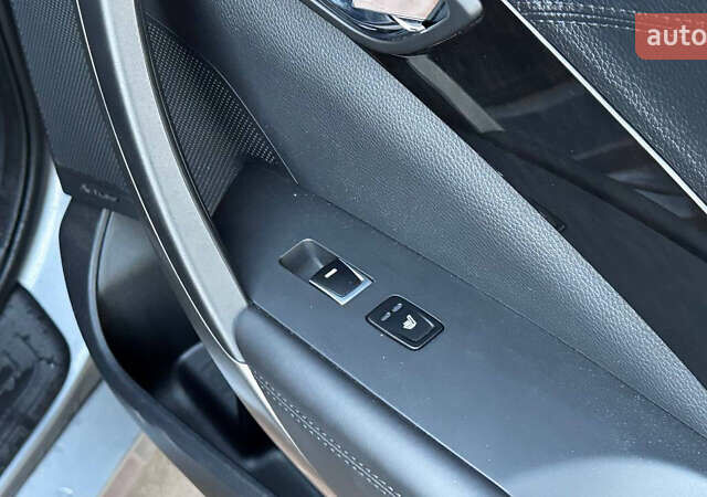 Сірий Хендай Грандер, об'ємом двигуна 3 л та пробігом 295 тис. км за 9500 $, фото 21 на Automoto.ua