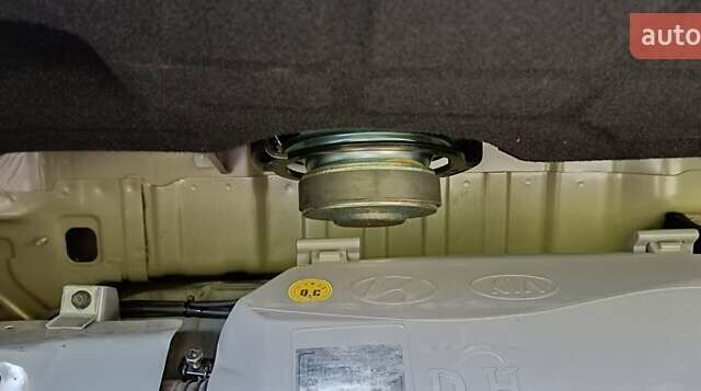 Серый Хендай Грандер, объемом двигателя 3 л и пробегом 247 тыс. км за 10700 $, фото 24 на Automoto.ua