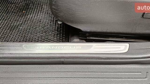 Серый Хендай Грандер, объемом двигателя 3 л и пробегом 247 тыс. км за 10700 $, фото 23 на Automoto.ua