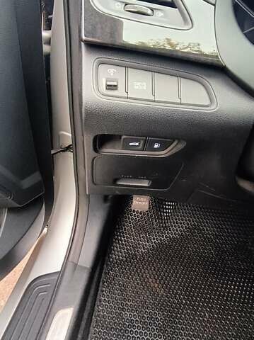 Серый Хендай Грандер, объемом двигателя 3 л и пробегом 247 тыс. км за 10700 $, фото 30 на Automoto.ua