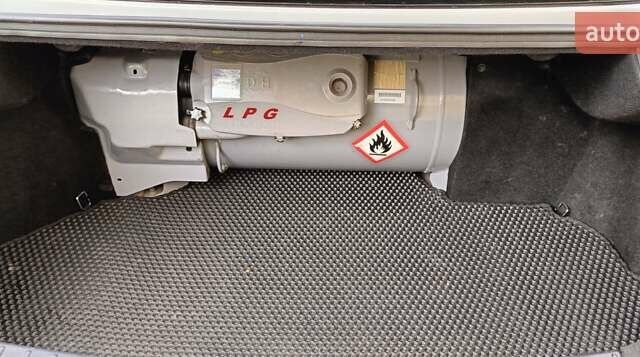 Серый Хендай Грандер, объемом двигателя 3 л и пробегом 247 тыс. км за 10700 $, фото 28 на Automoto.ua