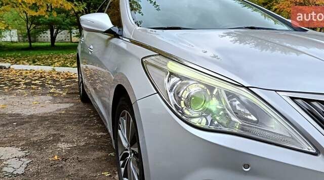 Серый Хендай Грандер, объемом двигателя 3 л и пробегом 247 тыс. км за 10700 $, фото 3 на Automoto.ua