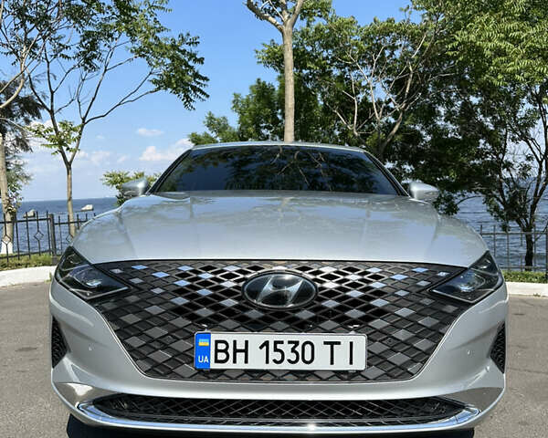 Серый Хендай Грандер, объемом двигателя 3 л и пробегом 20 тыс. км за 27500 $, фото 1 на Automoto.ua