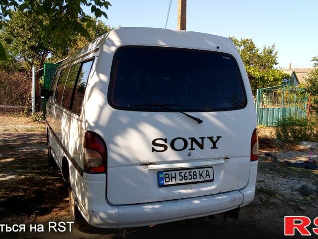 Белый Хендай Н 100 груз., объемом двигателя 2.5 л и пробегом 250 тыс. км за 2000 $, фото 1 на Automoto.ua