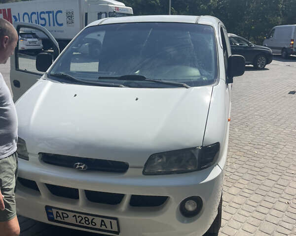 Белый Хендай Н 200, объемом двигателя 2.5 л и пробегом 430 тыс. км за 2500 $, фото 11 на Automoto.ua