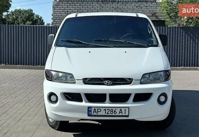 Белый Хендай Н 200, объемом двигателя 2.5 л и пробегом 430 тыс. км за 2500 $, фото 5 на Automoto.ua