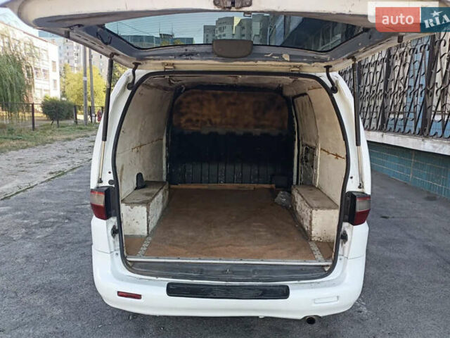 Белый Хендай Н 200, объемом двигателя 2.5 л и пробегом 430 тыс. км за 2500 $, фото 13 на Automoto.ua