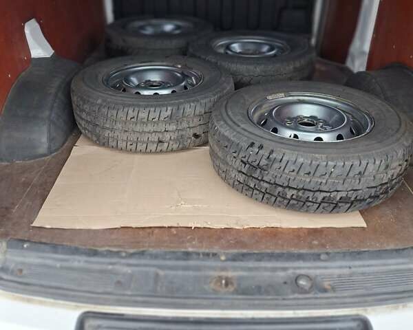 Белый Хендай Н 200, объемом двигателя 2.48 л и пробегом 348 тыс. км за 4500 $, фото 24 на Automoto.ua