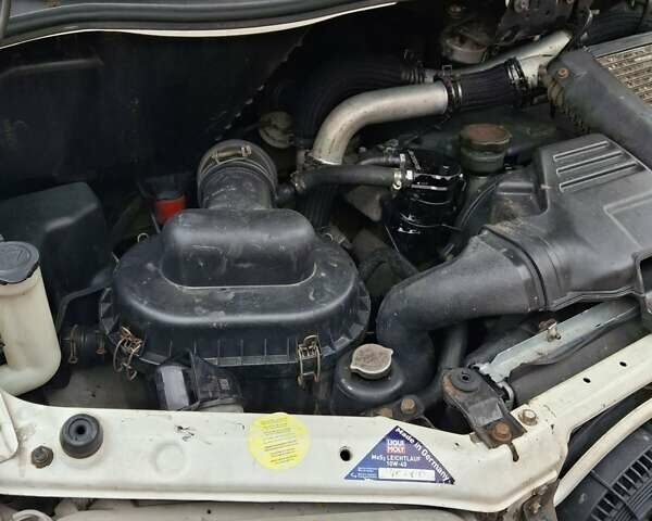 Белый Хендай Н 200, объемом двигателя 2.48 л и пробегом 348 тыс. км за 4500 $, фото 25 на Automoto.ua