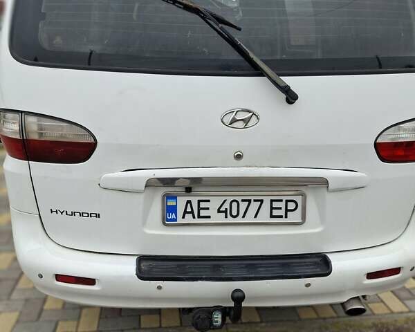 Белый Хендай Н 200, объемом двигателя 2.48 л и пробегом 348 тыс. км за 4500 $, фото 4 на Automoto.ua